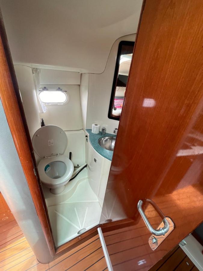 Une Nuit Sur Un Bateau Linge & Menage Inclus Ла-Рошель Екстер'єр фото